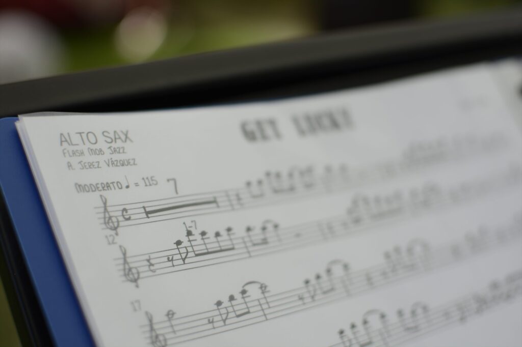 Partitura na estante, preparada para a cerimônia